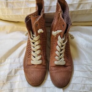 Report Hagen Leather Perforated Ankle Boots Size 9